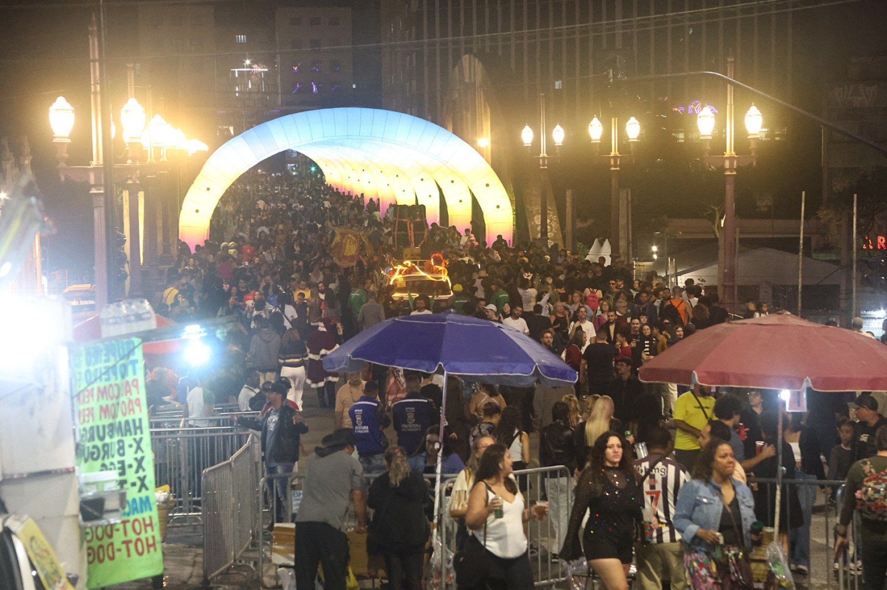 Festa da Luz, mas também de som, arte, ocupação e muita alegria. Cada vez maior, o evento cultural chega à quarta edição em 2025