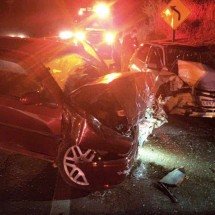Colisão entre três carros deixa dez feridos na BR-116 - Corpo de Bombeiros/DivulgaÃ§Ã£o