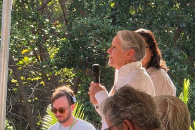 A viúva Lélia Salgado disse, na cerimônia deste sábado (16/8), que a peroba adubada com as cinzas de Sebastião Salgado será a mais alta do Instituto Terra  -  (crédito: Afonso Borges/acervo pessoal)