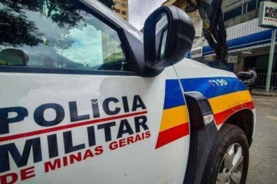 A PMMG identificou o suspeito e descobriu que ele estava com mandado de prisão em aberto -  (crédito: PMMG / Divulgação)