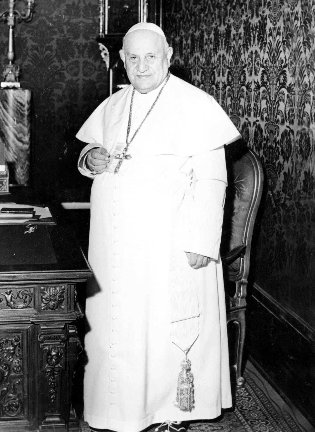 Dom Angelo Giuseppe  Roncalli, o Papa João Paulo XXIII, foi canonizado em 2014. Seu solidéu permanece no Memorial       