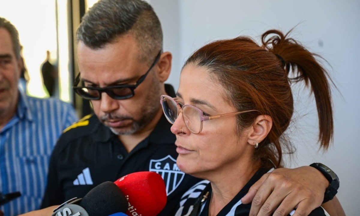Fabíola Mundim, irmã da vítima, conta que a irmã disse que estava se sentindo sufocada pelo namorado. Ao lado Leonardo, o seu marido