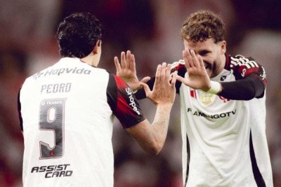 O Flamengo visitou o Internacional neste domingo, 17/8, pelo Brasileirão. Veja como o Jogada10 avaliou a performance dos rubro-negros, que venceram por 3 a 1 . Foto: Adriano Fontes / Flamengo  -  (crédito: Adriano Fontes / Flamengo)