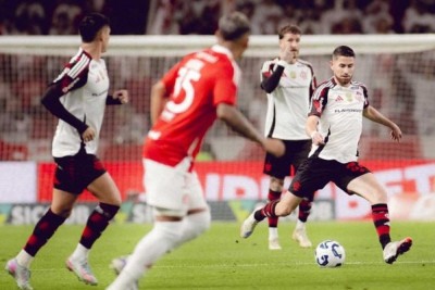 O Internacional recebeu o Flamengo neste domingo (17/8). Veja como o Jogada10 avalia a atuação do Colorado, que jogou com reservas e perdeu em casa por 3 a 1 - Foto:  Adriano Fontes / Flamengo -  (crédito: Adriano Fontes / Flamengo)