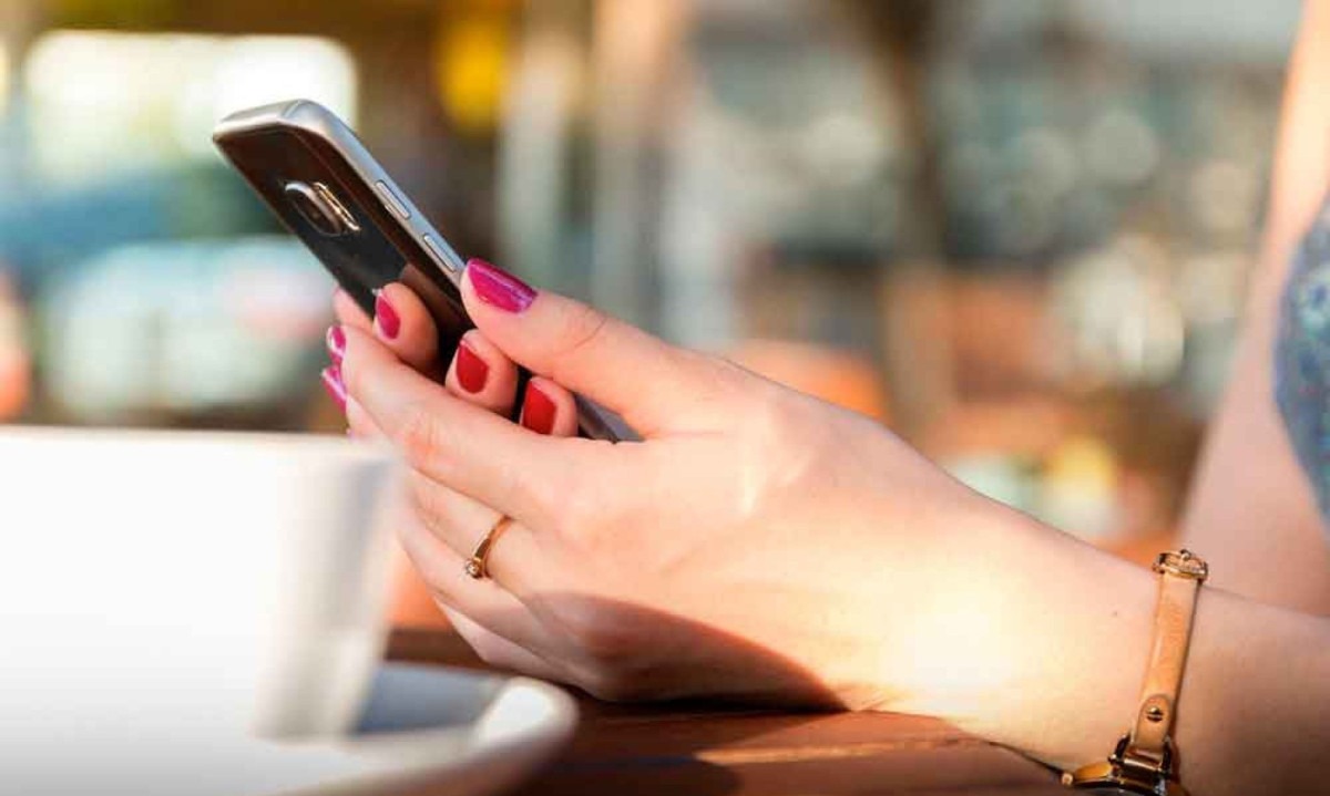 É possível comprar tudo pelo celular, de roupas de festa a simples peças de lingerie
- (crédito: Pixabay/reprodução) É possível comprar tudo pelo celular, de roupas de festa a simples peças de lingerie
- (crédito: Pixabay/reprodução)