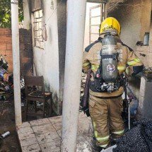 Homem ateia fogo em casa da ex-namorada com 4 filhos dentro  - Reprodução/CBMMG