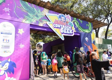 O Contagem Geek 2025 reuniu público diverso no Parque Fernão Dias, com games, cosplays, K-pop e atrações culturais no último sábado (16). -  (crédito: Luci Sallum/PMC)