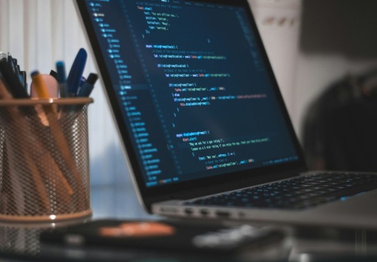 Tecnologia usa IA para reduzir falhas e facilitar gestão de computadores