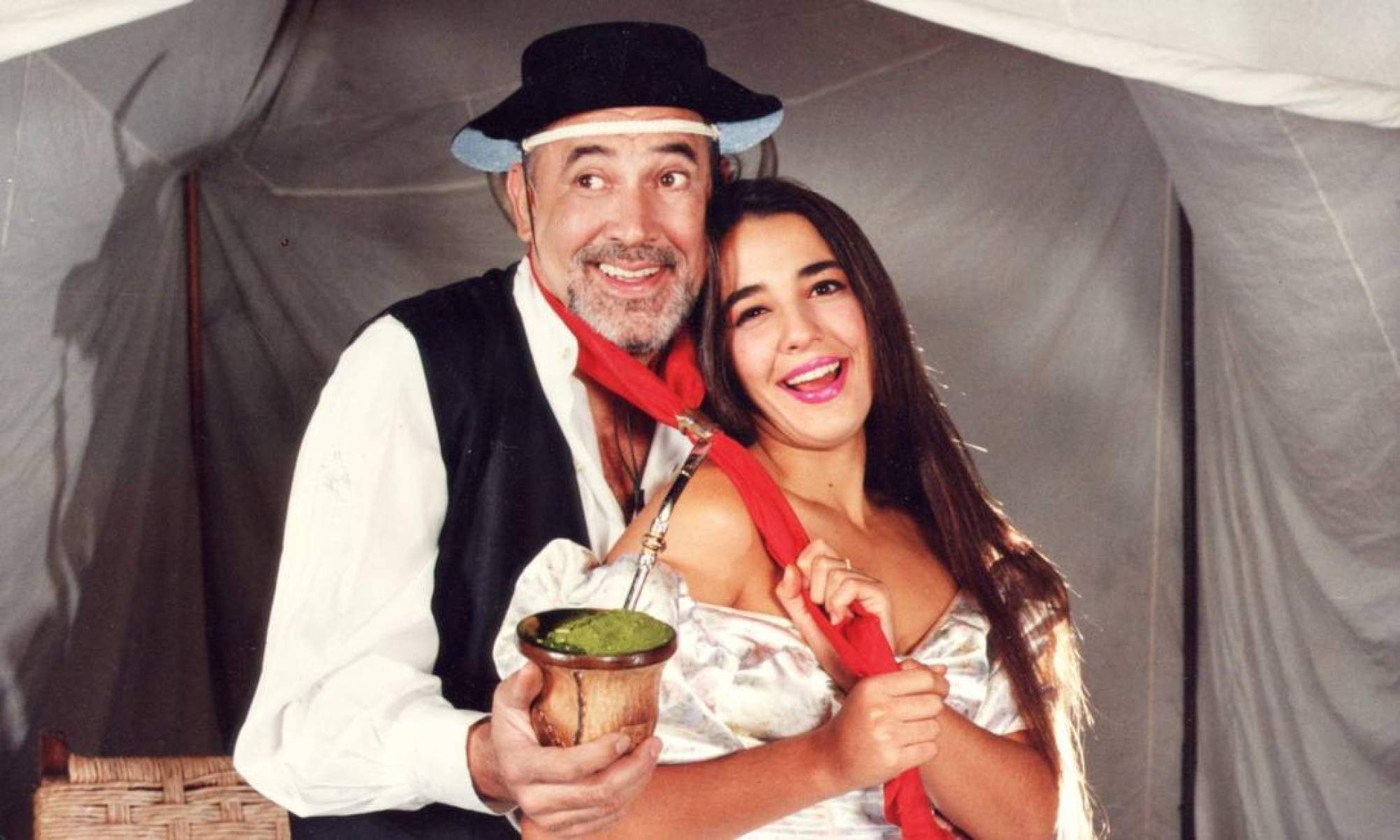 O Analista de Bagé foi personagem criado por Verissimo em 1981, sátira aos homens gaúchos. As narrativas de humor foram adaptadas para o teatro pela primeira vez em 1982. Cláudio Cunha (1946-2015) ficou famoso no papel do protagonista -Divulgação