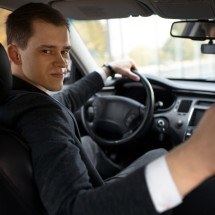 Contratar um motorista particular não é exclusividade de quem tem alto poder aquisitivo -  (crédito: Freepik)