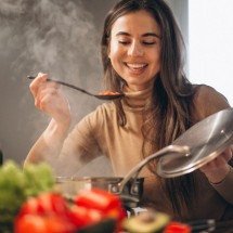 Erros na cozinha: as combinações de temperos que podem estragar a comida - Freepik