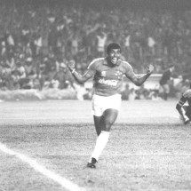 Mário Tilico fez a festa da torcida do Cruzeiro na final da Supercopa vencida pelo time mineiro diante do River Plate-ARG, no Mineirão -  (crédito: Paulo Filgueiras/EM – 20/11/91)