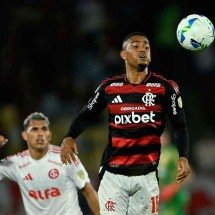 Entreguem a taça do Brasileirão ao Flamengo - Mauro PIMENTEL / AFP