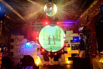 Fã do Pink Floyd usa 10 mil tijolos para erguer museu dedicado à banda