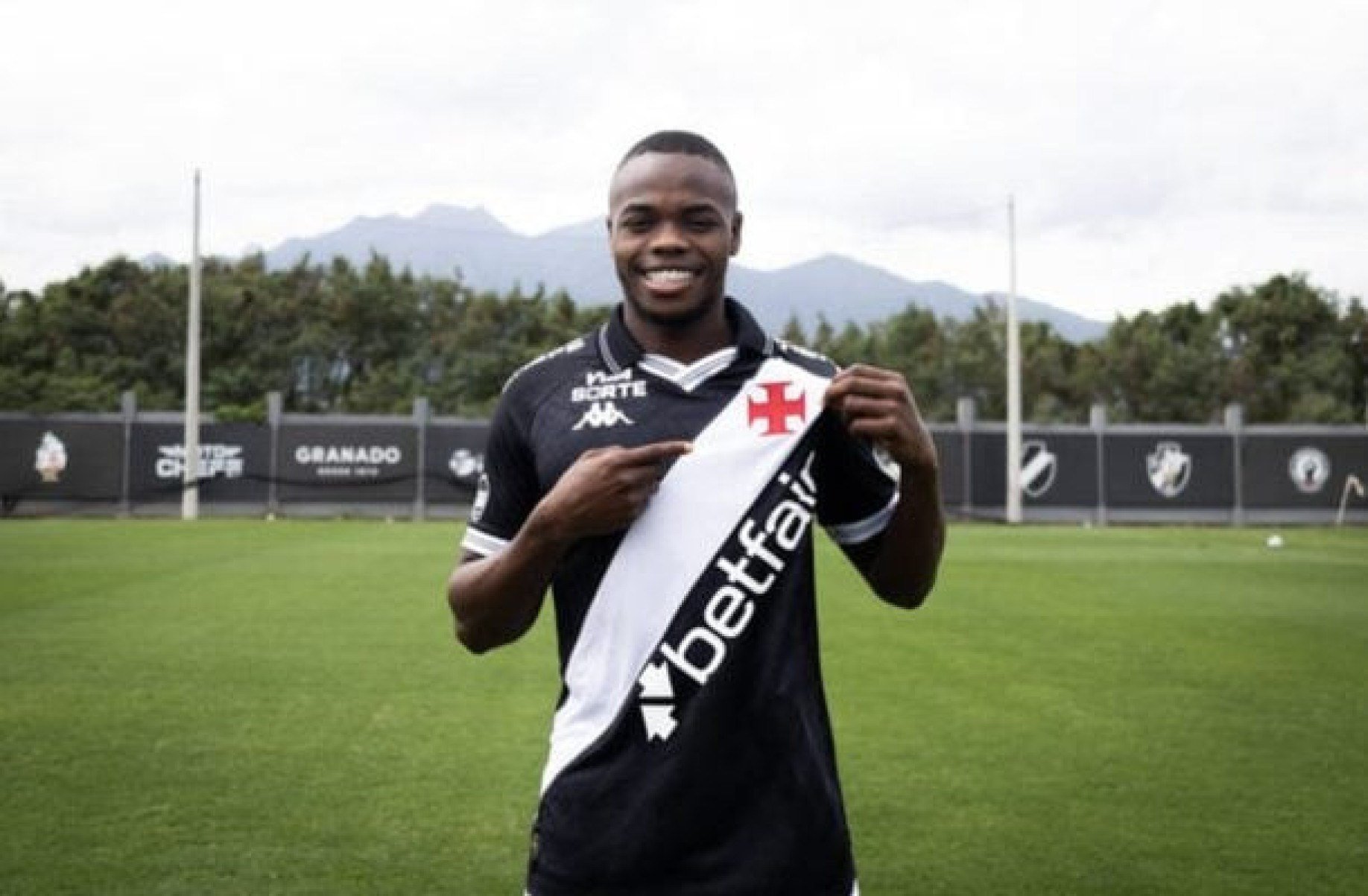 Vasco anuncia a contratação do atacante Andrés Gómez