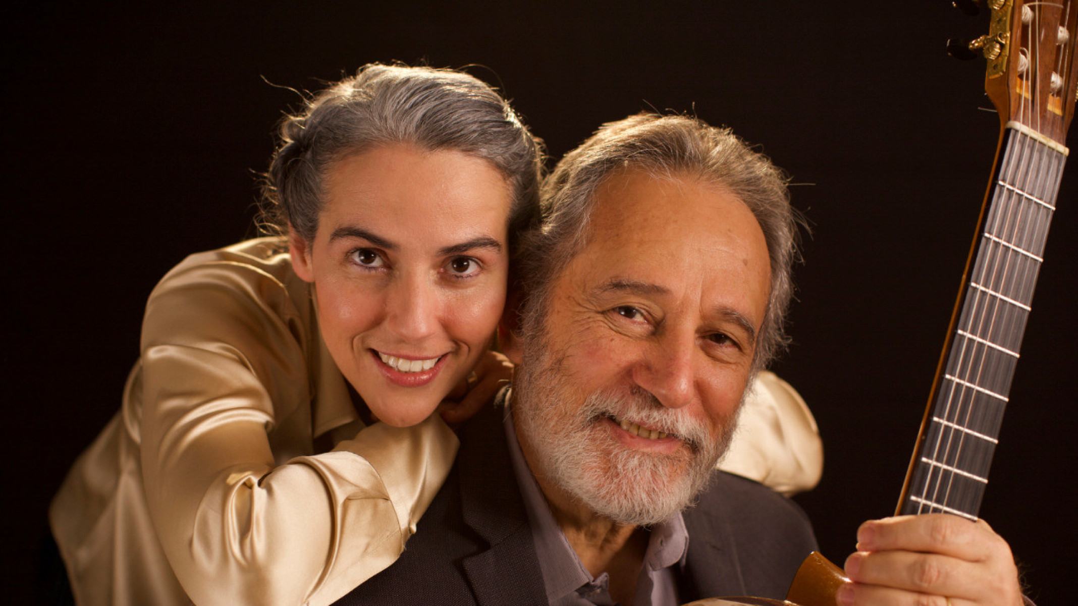 Clarice Assad, autora de trilha para o Grupo Corpo, com o pai, Sérgio, considerado um dos melhores violonistas clássicos do mundo