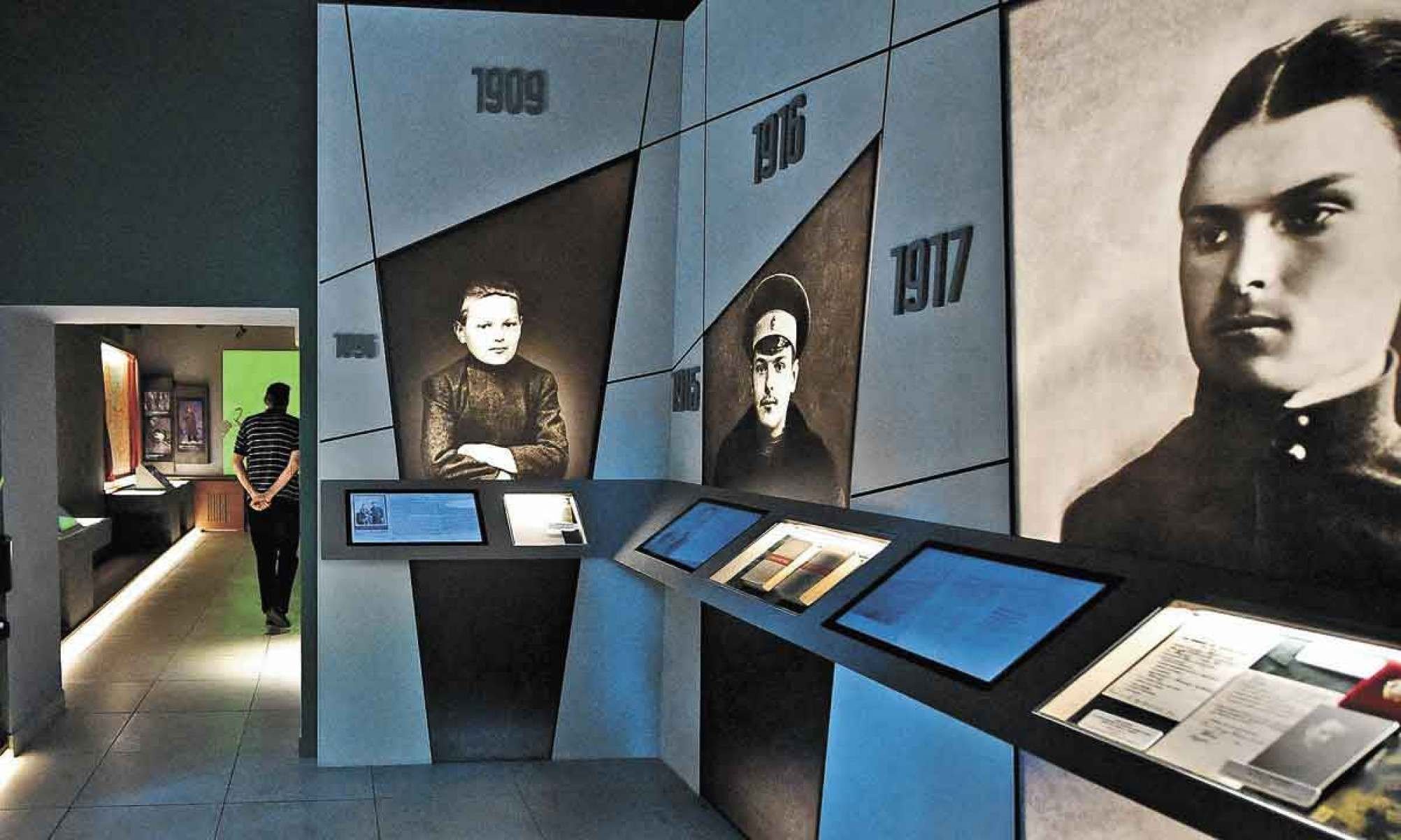 No lugar de um antigo museu de folclore, foi inaugurado o Museu Jdanov, em homenagem ao tenente de Stalin e ideólogo socialista