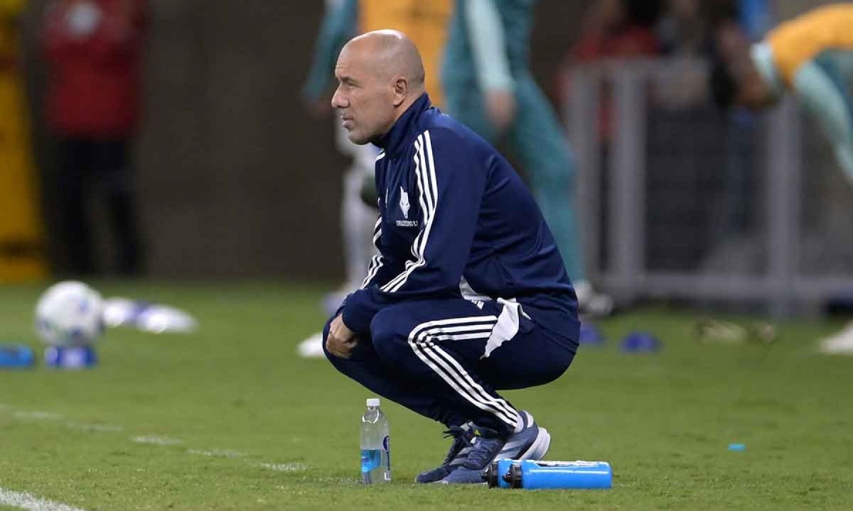 Apesar de algumas restrições, a trajetória Leonardo Jardim, da Raposa, neste Brasileiro, é mais proveitosa do que a de Cuca, técnico do Galo -  (crédito: DOUGLAS MAGNO / AFP)