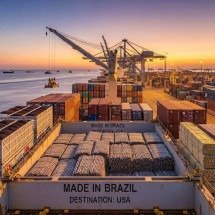 Exportações, emprego e investimentos tendem a recuar devido a tarifaço - inteligência artificial/acervo Estado de Minas