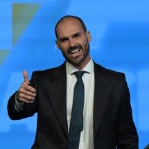 Eduardo Bolsonaro publica carta contra deputada do PL: 'Passou dos limites’ - JUAN MABROMATA / AFP