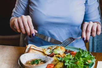 Comer devagar: como o hábito simples pode melhorar a saúde e o bem-estar