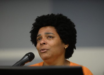 Liliane França da Silva pediu justiça pela morte do marido, o gari Laudemir  -  (crédito: Tulio Santos/EM/D.A Press)