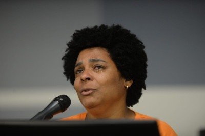 Liliane França da Silva pediu justiça pela morte do marido, o gari Laudemir  -  (crédito: Tulio Santos/EM/D.A Press)