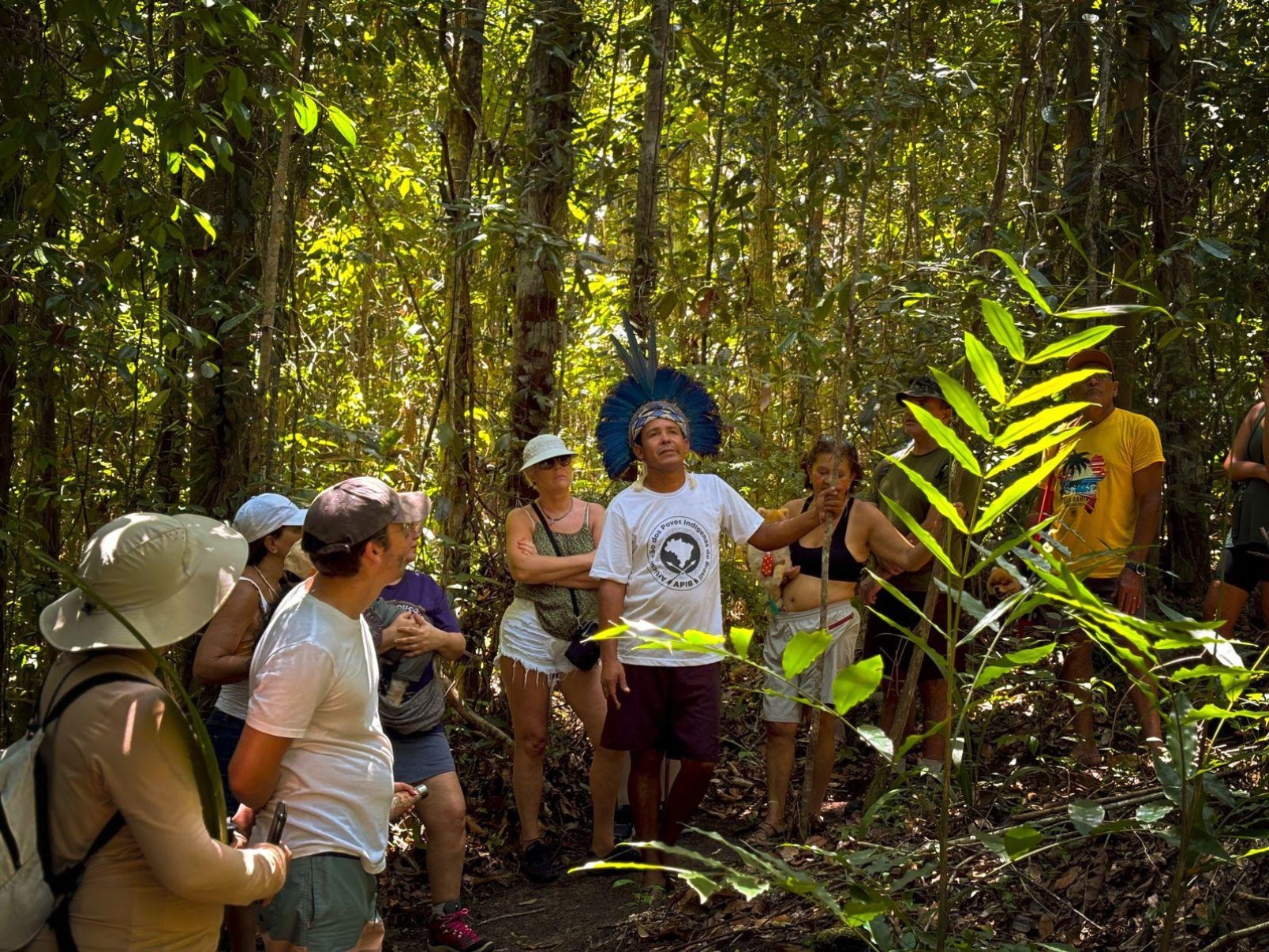 Na aldeia Tibá, visitantes participantes vivenciam práticas terapêuticas na floresta

-Etnovivência Trilha do Saber/Divulgação