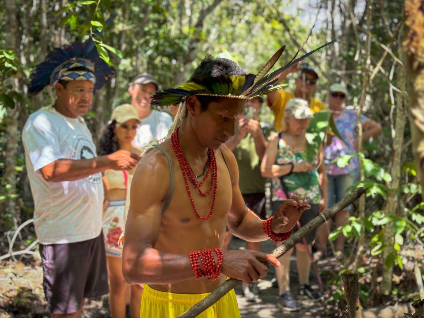 No meio da selva, território Pataxó atrai visitantes a Cumuruxatiba, Sul da Bahia, que buscam respostas para as dores – do corpo e da alma
-Etnovivência Trilha do Saber/Divulgação