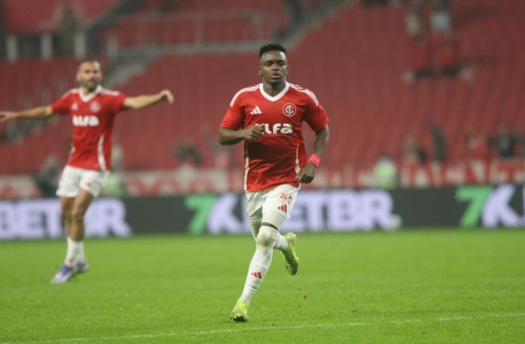 Carbonero volta ao Internacional, mas Ronaldo é baixa na Libertadores