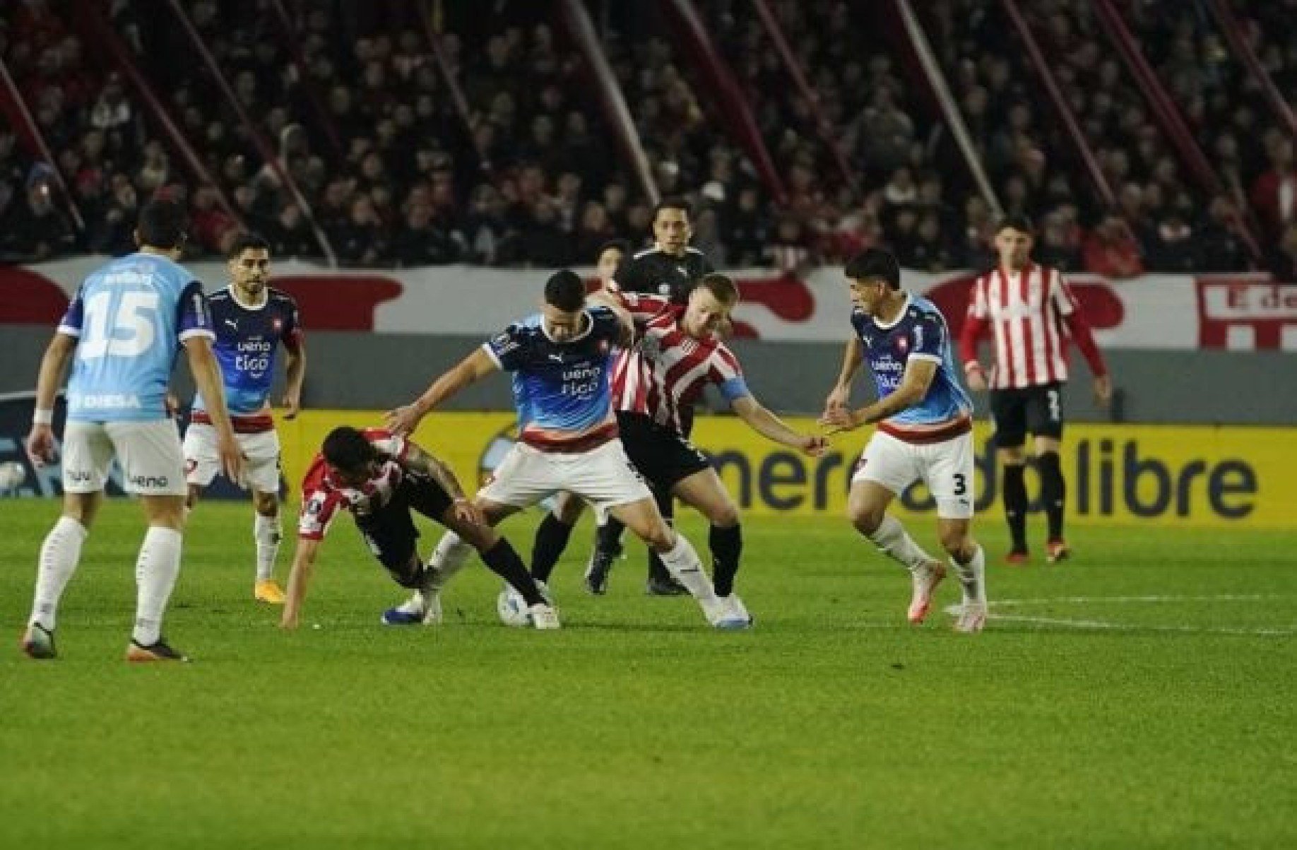 Estudiantes empata com o Cerro Porteño e avança na Libertadores