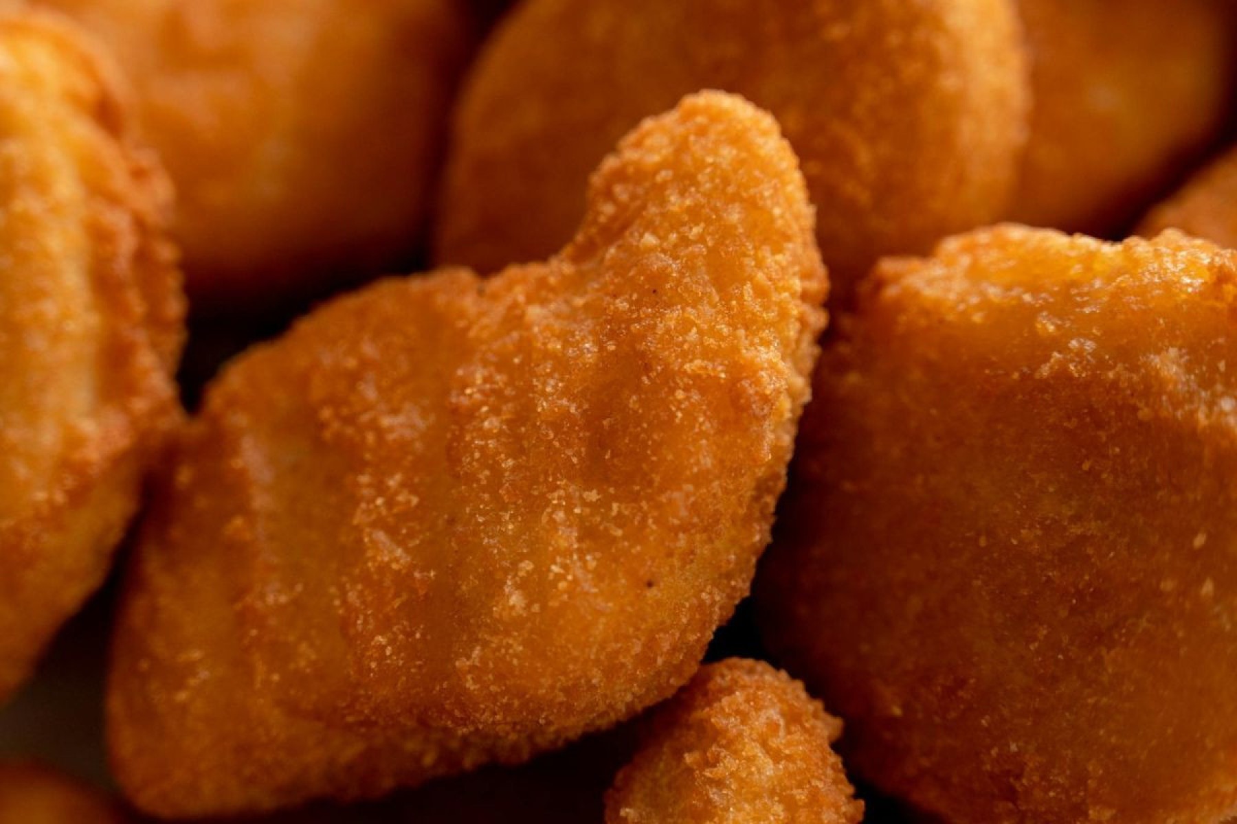 Em poucos minutos, é possível ter nuggets dourados