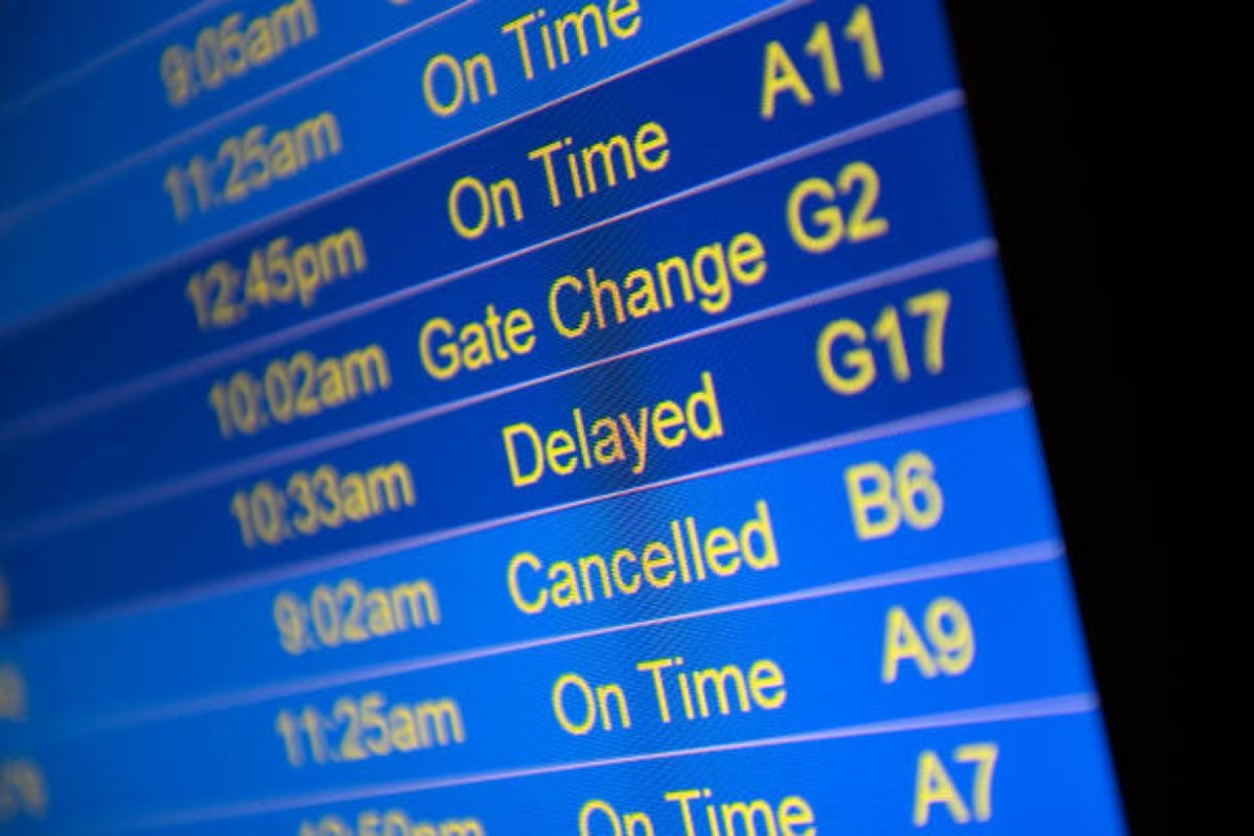 Painéis de voos com atrasos e cancelamentos são cada vez mais comuns em épocas de alta temporada nos aeroportos