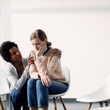 Licença por saúde mental cresce 134% em meio a adiamento de medida NR1