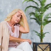 Menopausa: quatro alterações pouco faladas ligadas ao declínio hormonal - Freepik