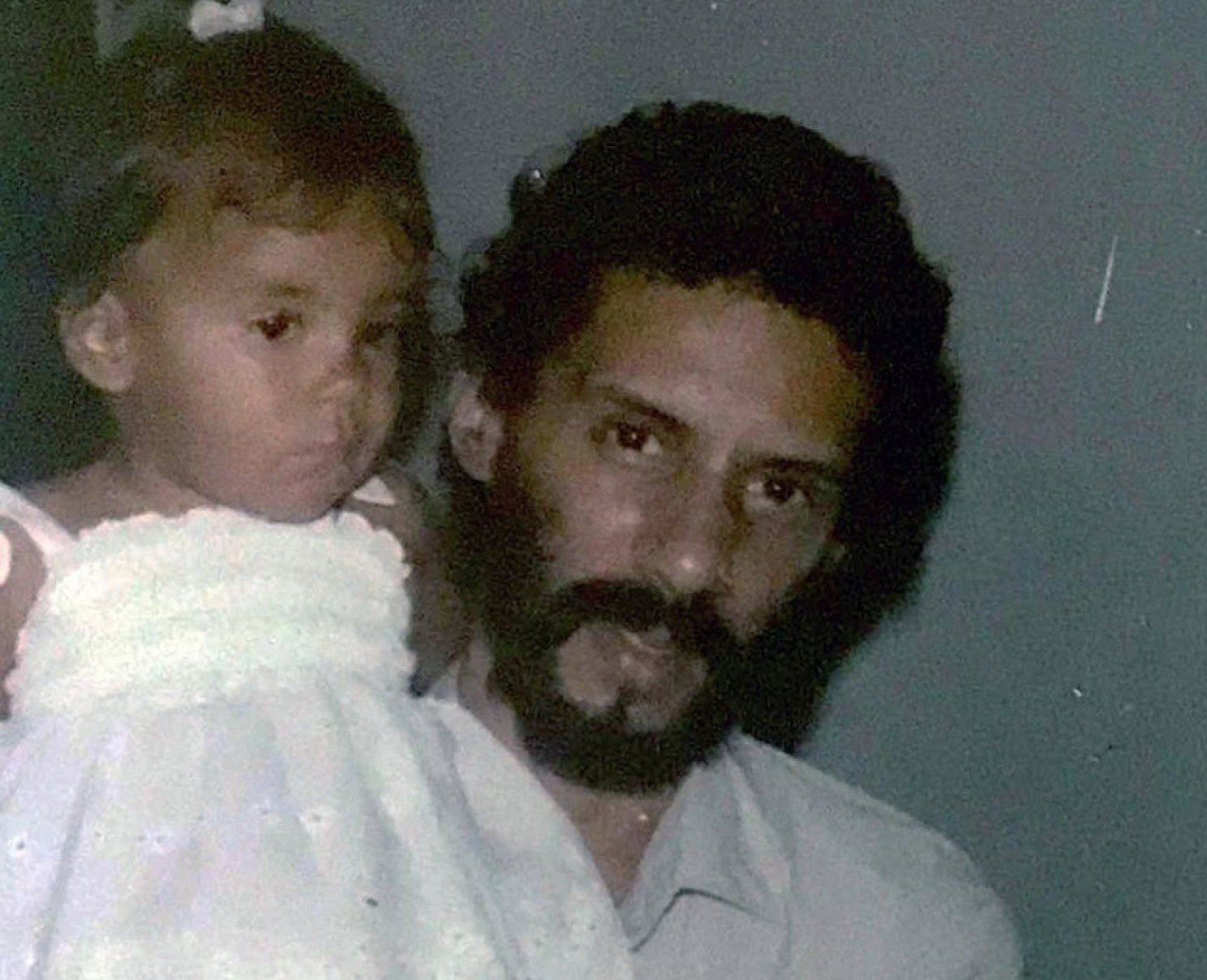 Amora Pêra, criança, com o pai, o compositor Gonzaguinha