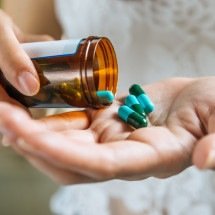 Remédio vencido: quais são os riscos? Médico alerta - jcomp/FreePik