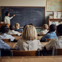 Brasil deve levar 16 anos para superar desigualdade racial no ensino médio, diz estudo - inteligência artificial/acervo Estado de Minas