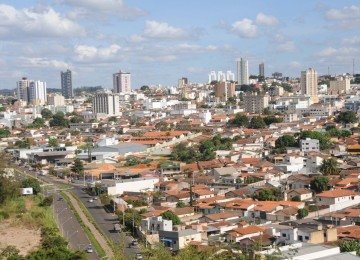 Araxá -  (crédito:  Beto Novaes/EM/D.A Press. Brasil. Araxa - MG. Cidades com mairoes e mnores indices de violencia no estado. Araxa e a cidade com menor indice de homicidios do estado. Na foto, vista parcial da cidade.)