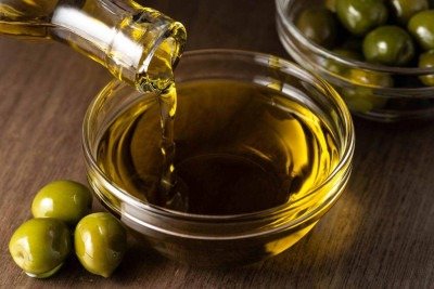 Saber como identificar se o azeite está estragado ou adulterado é uma forma de proteger a saúde e valorizar um produto que faz parte da mesa brasileira -  (crédito: kuppa_rock de Getty Images)