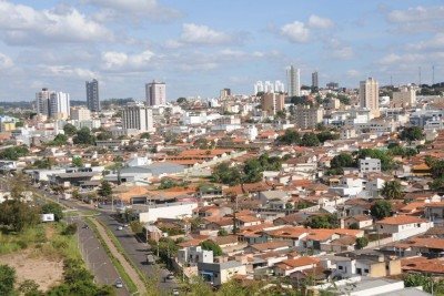 Araxá -  (crédito:  Beto Novaes/EM/D.A Press. Brasil. Araxa - MG. Cidades com mairoes e mnores indices de violencia no estado. Araxa e a cidade com menor indice de homicidios do estado. Na foto, vista parcial da cidade.)