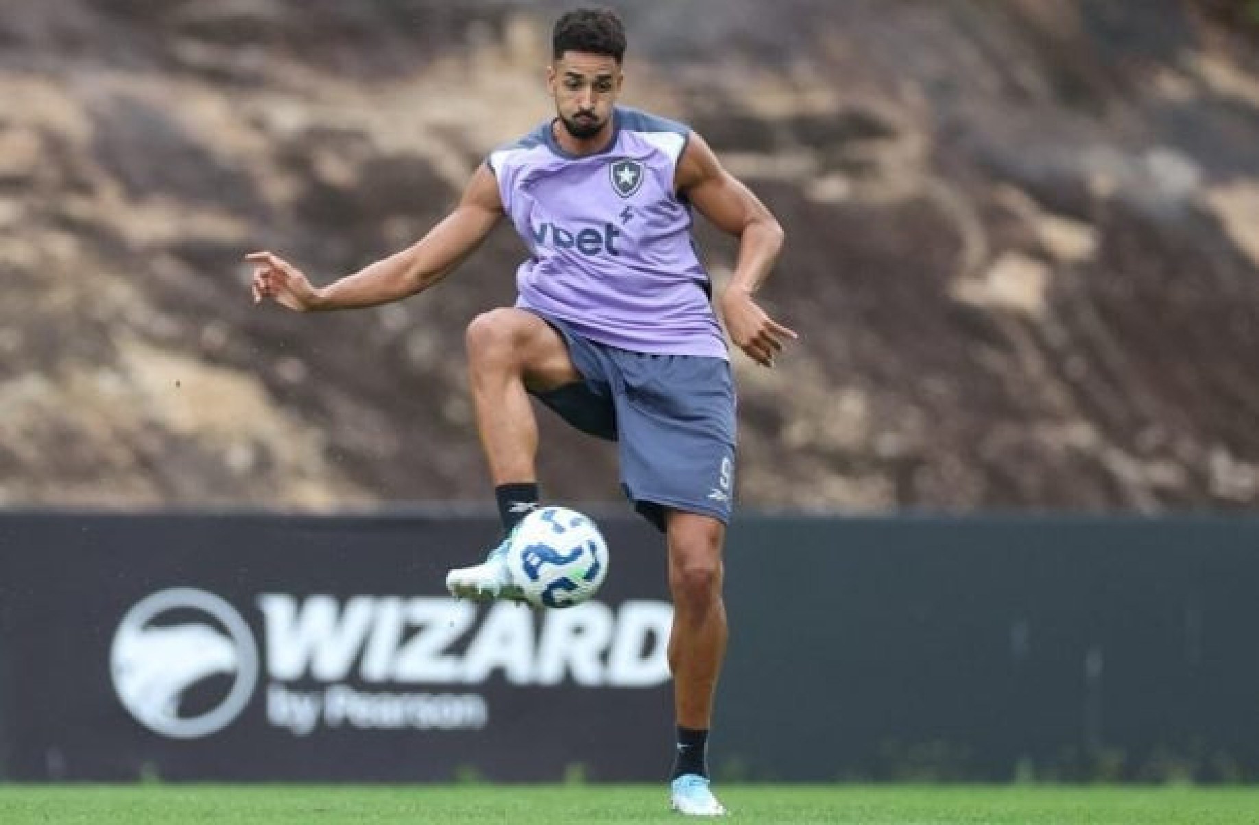 Chris Ramos aparece no BID e pode estrear pelo Botafogo