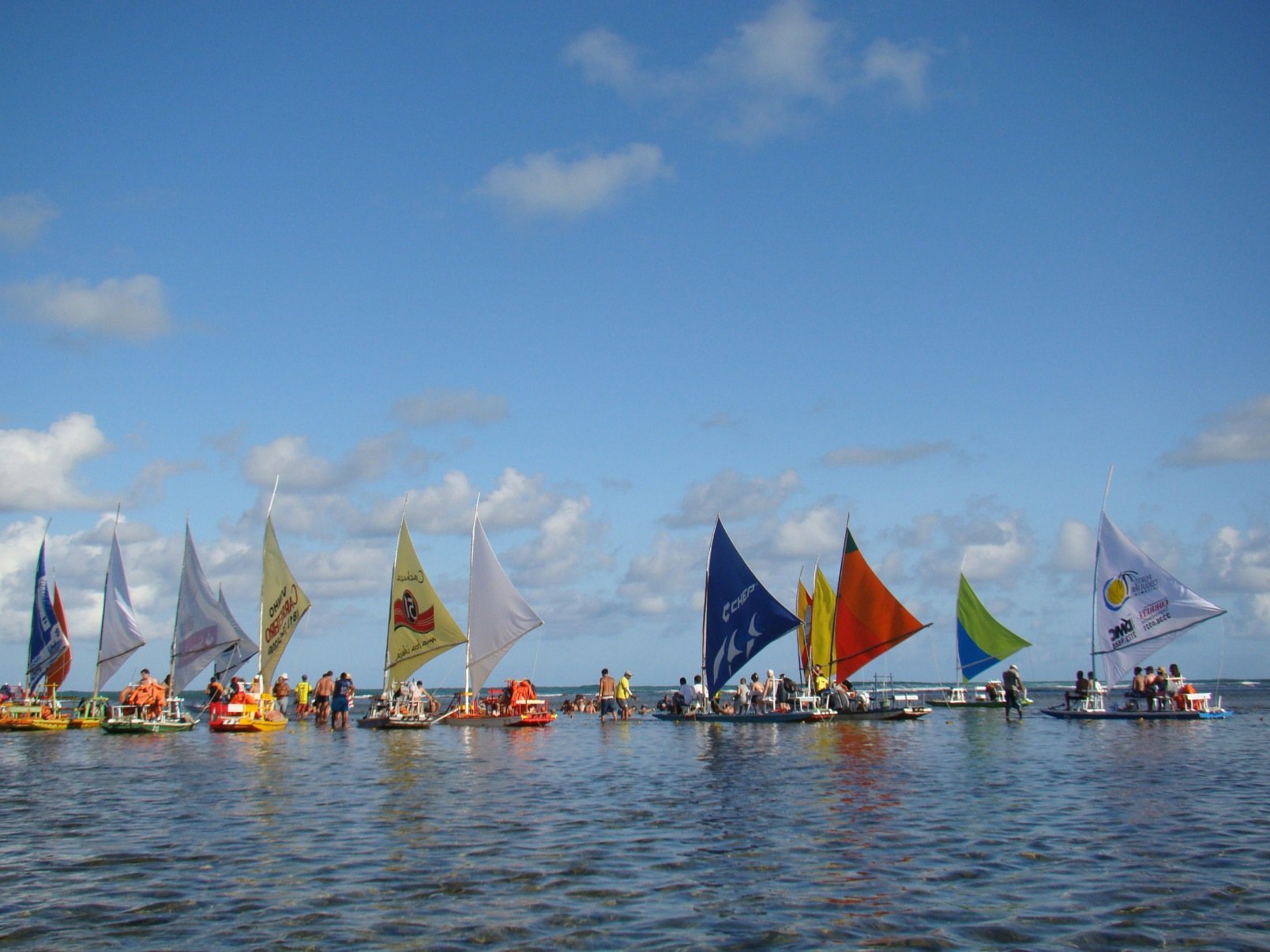  Jangadas na  Praia de Porto de Galinhas, distrito de Ipojuca (PE)
      - Alfredo Duraes/EM