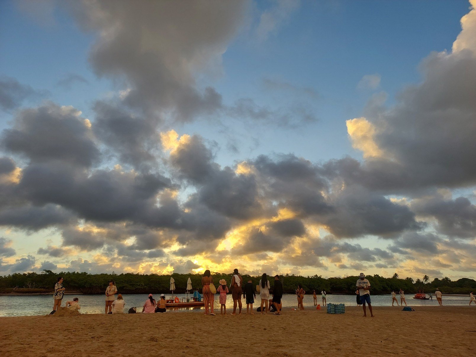 O pôr do Sol no Pontal de Maracaípe é considerado um dos mais belos de Pernambuco 
-Nara Ferreira/EM
