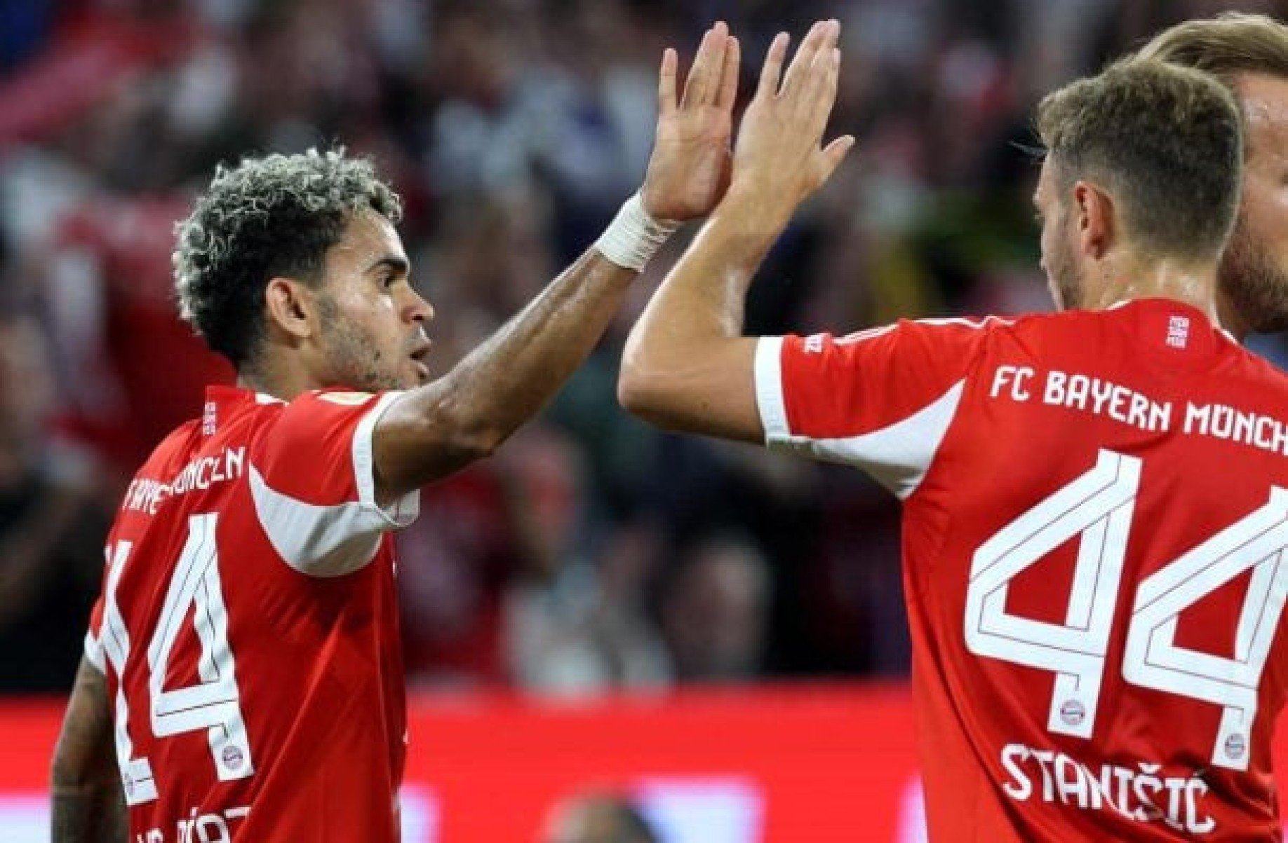 Com três de Kane, Bayern massacra o RB Leipzig na abertura da Bundesliga 25/26