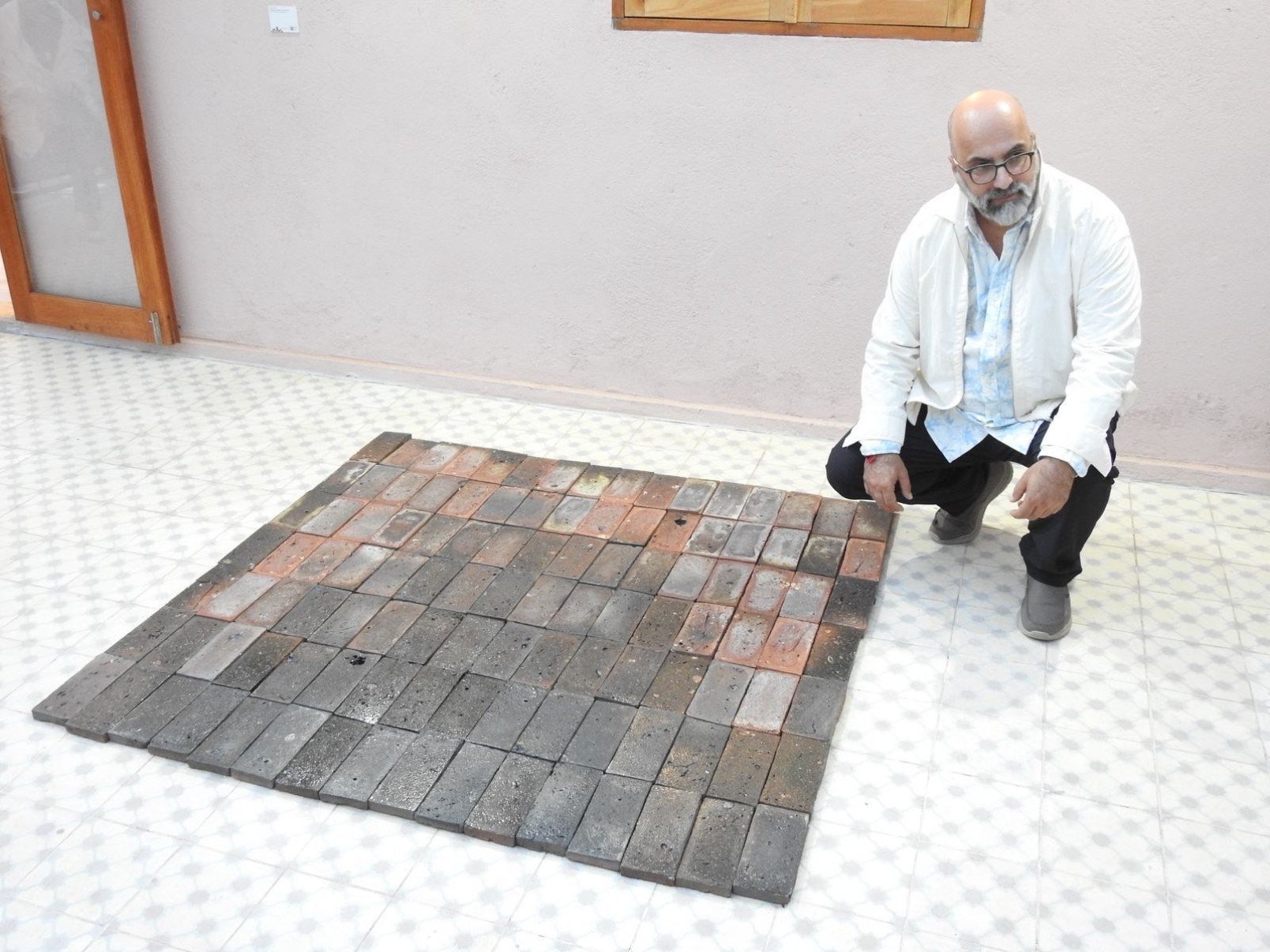 Valter Hugo Mãe, em visita a Gonçalves, defende a força da palavra como forma de liberdade e resistência 