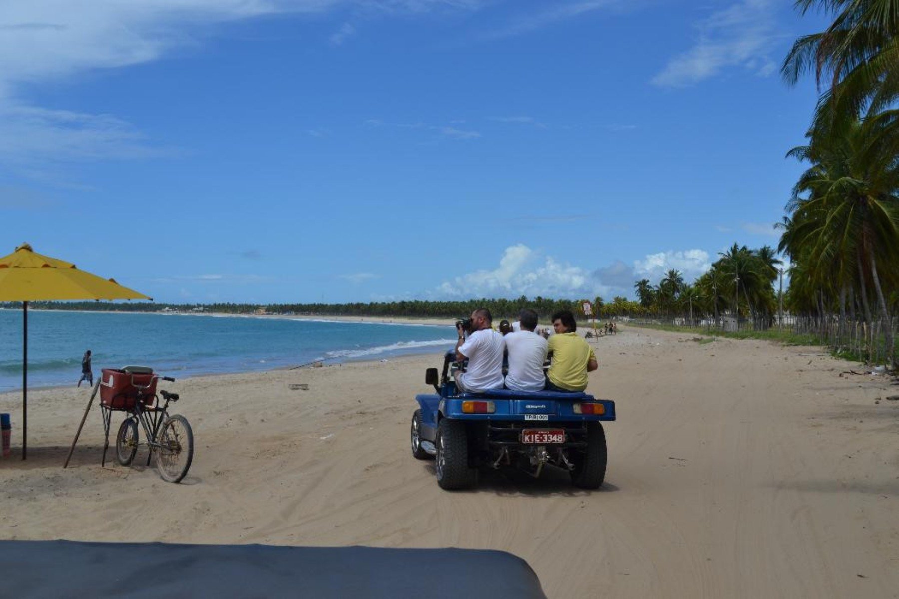 Passeio de buggy percorre de Muro Alto ao Pontal de Maracaípe
-Francelle Marzano/EM