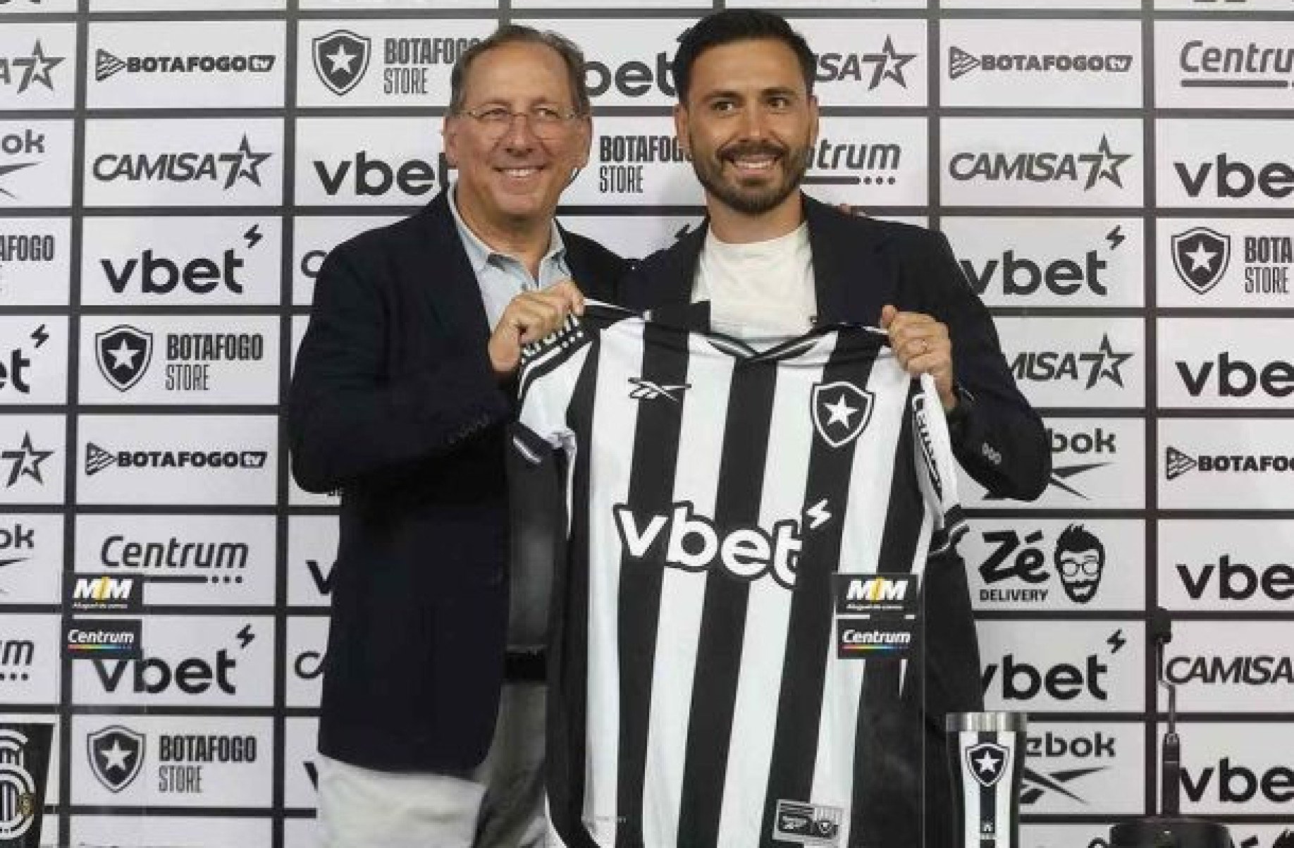 Textor respalda Davide depois de eliminação do Botafogo: ‘Juntos venceremos de novo’