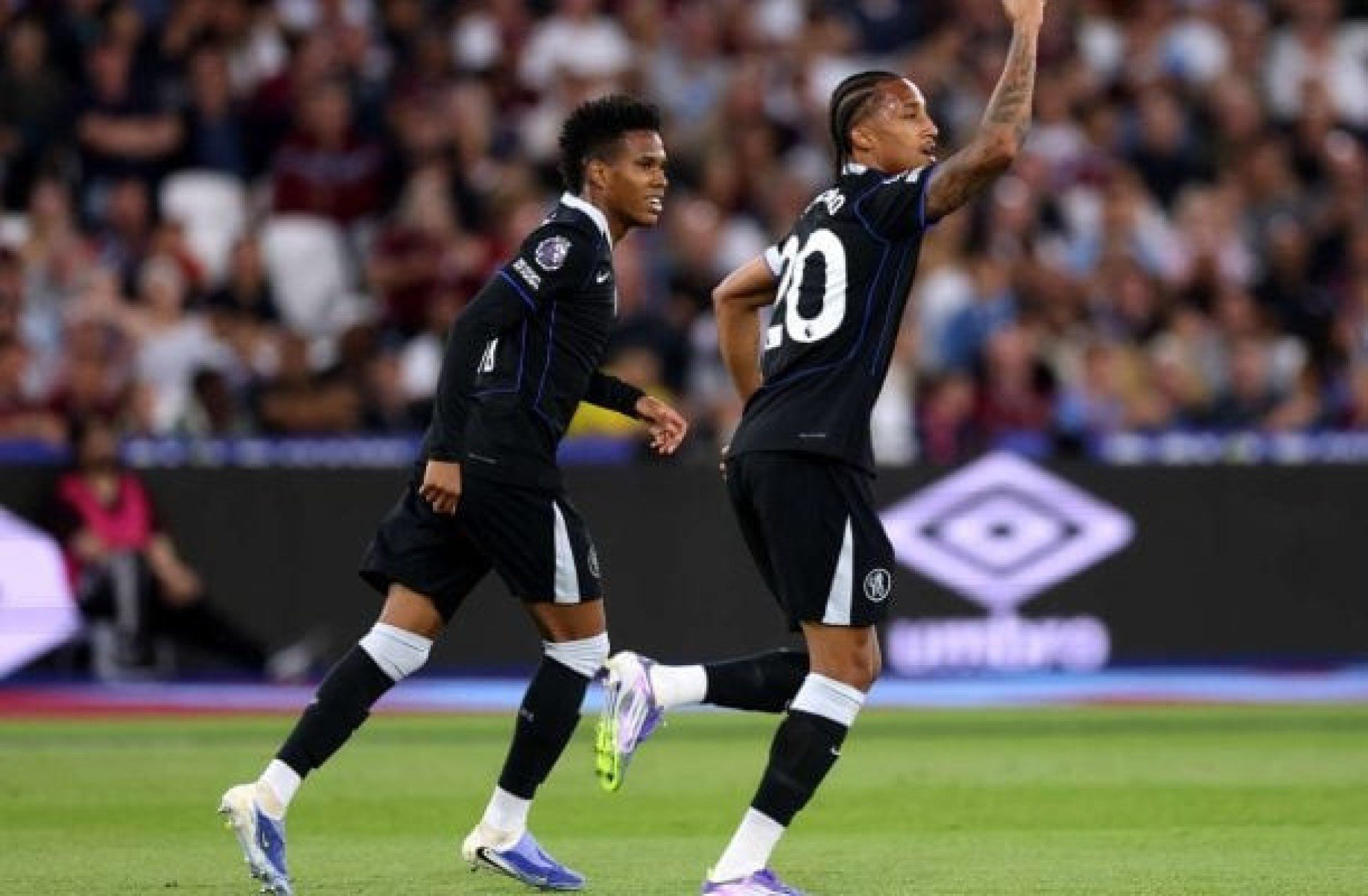 Chelsea goleia o West Ham com recorde de Estêvão na Premier League