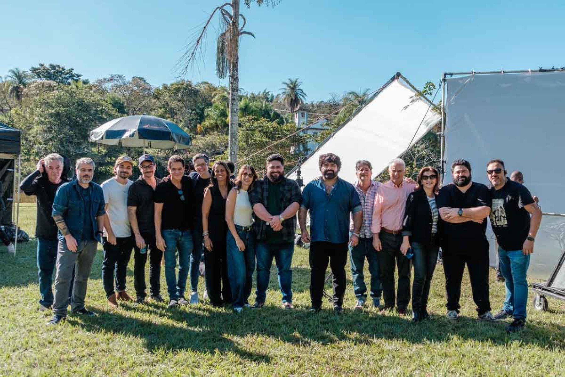 Equipes da Perfil e da Cemig com a dupla Cesar Menotti e Fabiano 